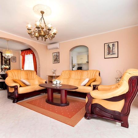 Apartments Divna Rovinj Exterior photo