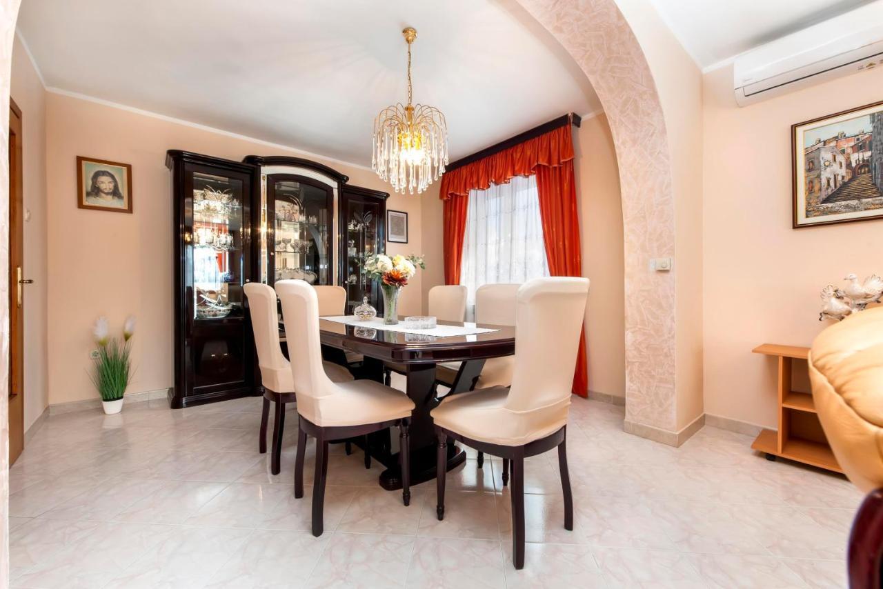 Apartments Divna Rovinj Exterior photo