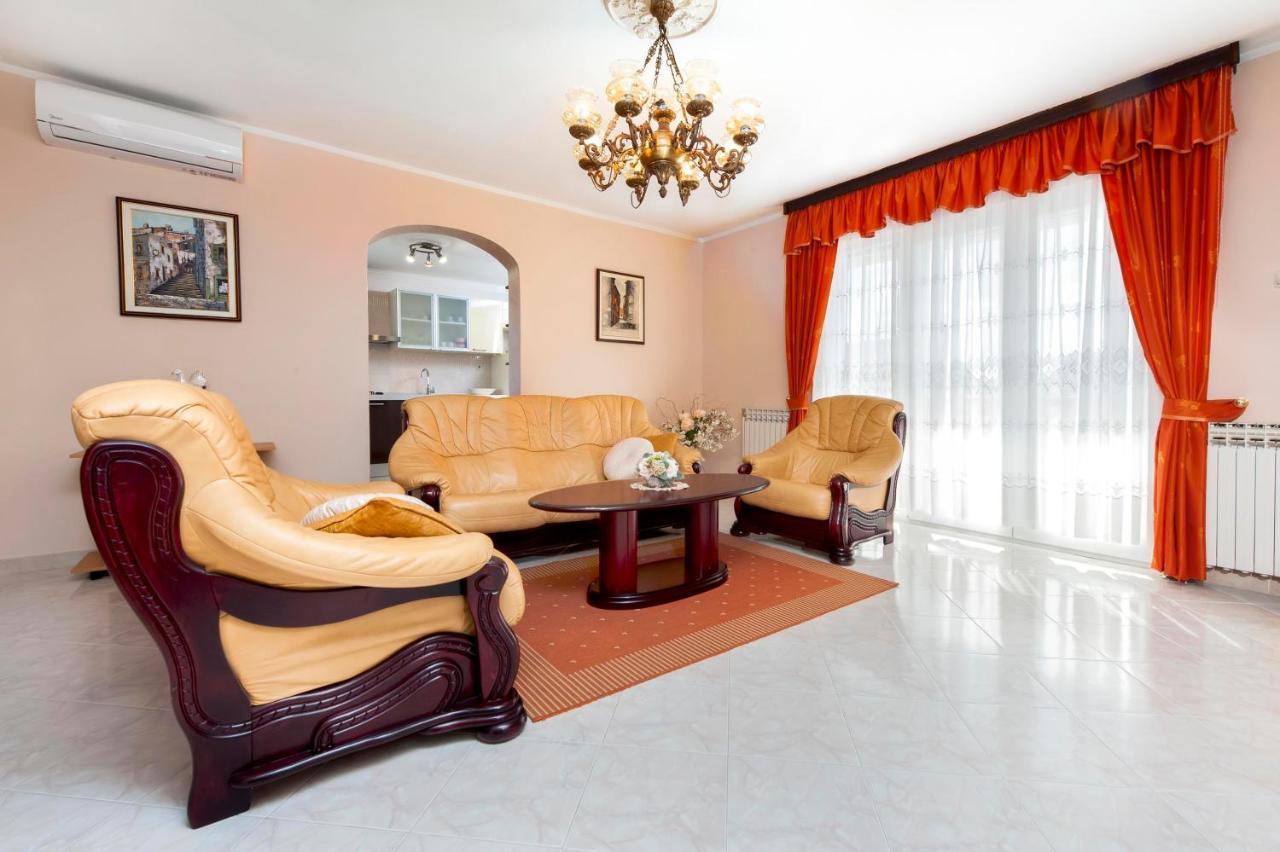 Apartments Divna Rovinj Exterior photo