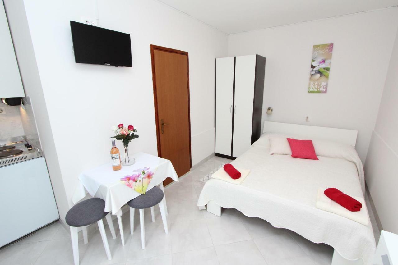 Apartments Divna Rovinj Exterior photo